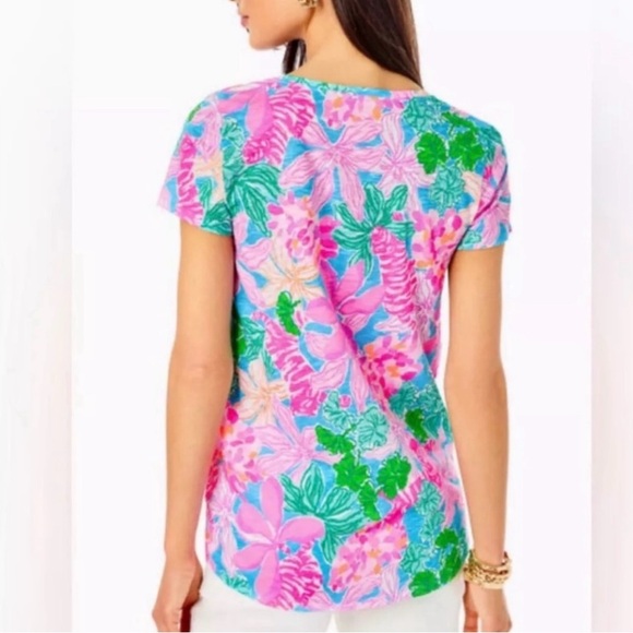 🆕💕🌴LILLY PULITZER🌴ETTA V-NECK TOP/ MULTI TIGERS LAIR - Picture 2 of 7